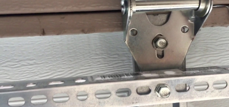 commercial garage door hinges repair in Gordon Park